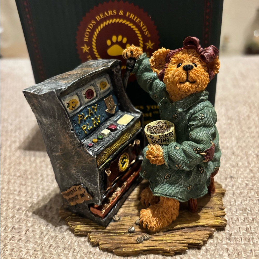Boyd’s Bears Bearstone Estella Slotsaluck … Always a Winner